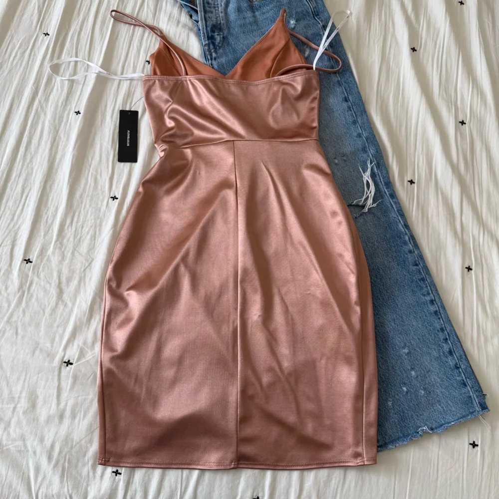 Lulu's Blush Satin Dress Size Small New with tag - Picture 5 of 6